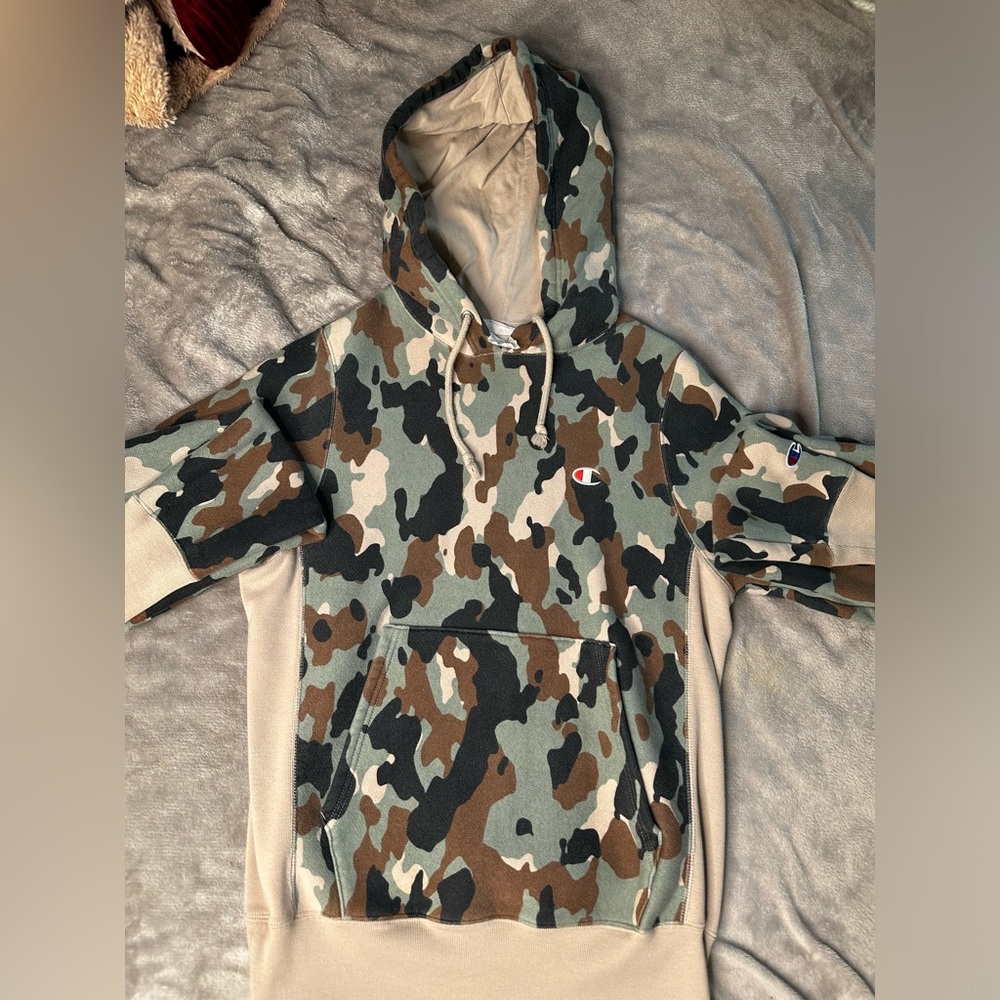 champion | camo hoodie | size small